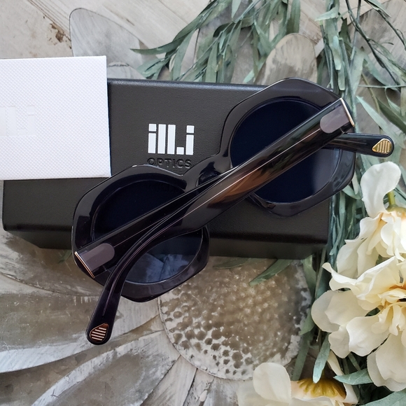 Sunglasses - Picture 6 of 10